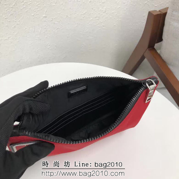 PRADA普拉達 新款 橡膠徽標 時尚手拿包 男女共用款 2NH006 DD1731